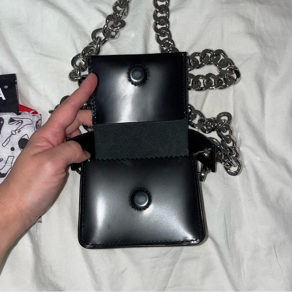KARA CHAIN BAG (w/ dust bag) - Picture 2 of 2